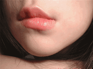 比較邪惡的美女動態(tài)圖片gif 誘惑紅唇令人把持不住