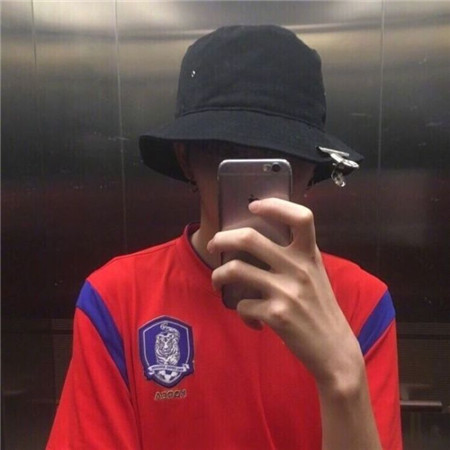 帥氣有個性的男生聊天背景圖2020 沒什么可在意的開心就好