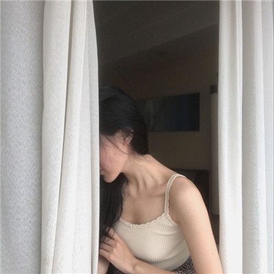 2020露肩性感鎖骨女生頭像 高清騷氣超拽有點污圖片