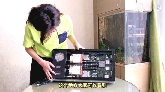演員萬茜開箱《魔獸世界》服務器 分享部落聯盟大戰等回憶