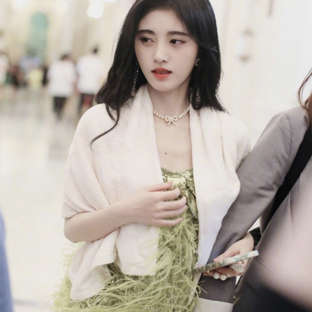 鞠婧祎圖片2021新照片很唯美 自卑溢出來就變成了安靜與溫柔