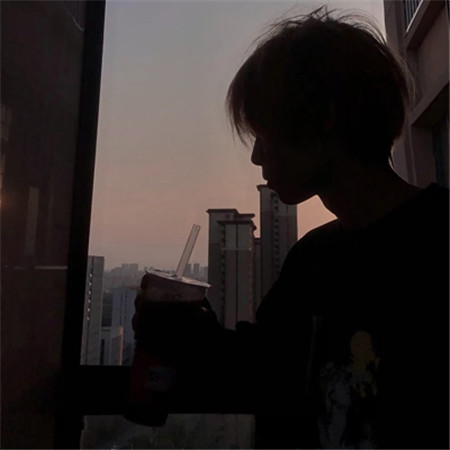 一個人很郁悶的難過圖片 很抱歉今日的快樂已售完