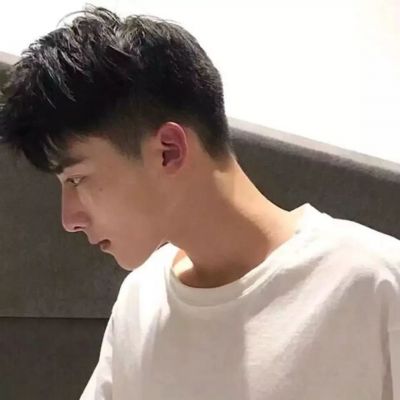 陽光氣質男生頭像很精致個性 沒有回應的喜歡沒人能堅持太久