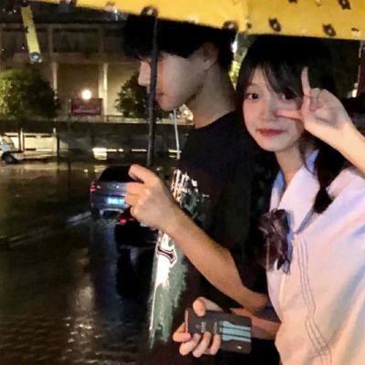 情侶頭像二人兩張?zhí)鹫ㄕ嫒?2022全網(wǎng)很幸福的情頭合集