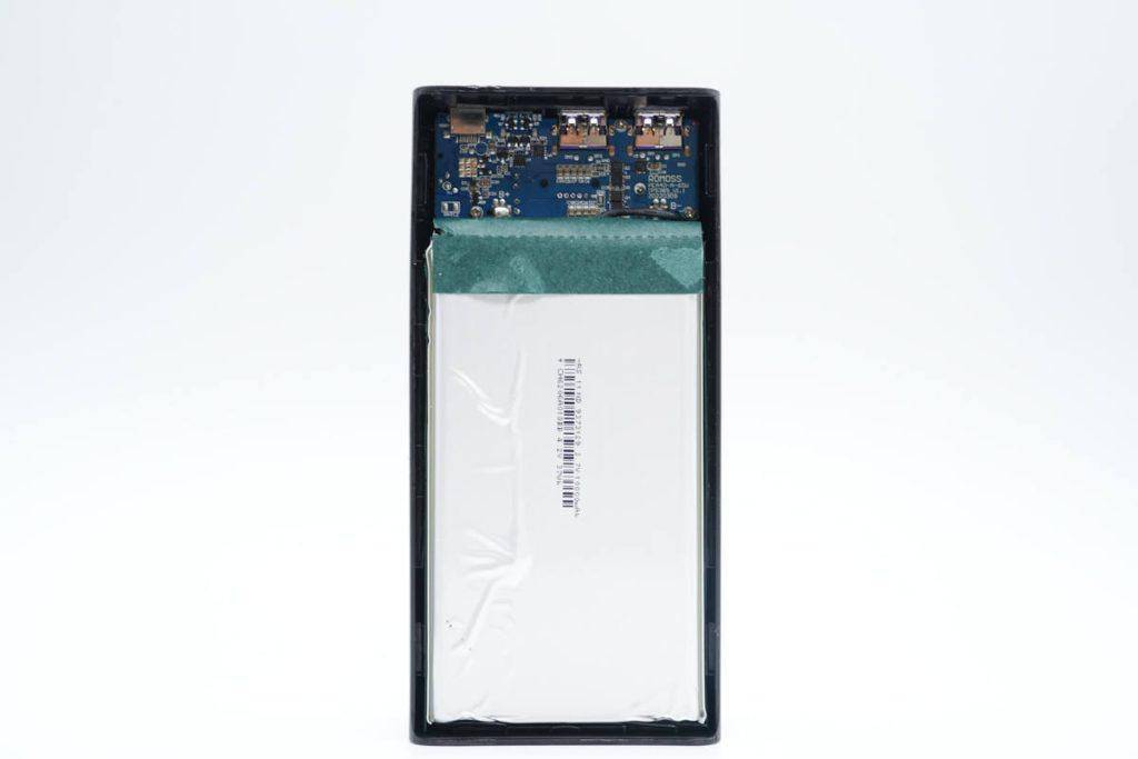 內(nèi)置英集芯IP5389 SOC芯片，一芯管五口，羅馬仕65W移動(dòng)電源拆解